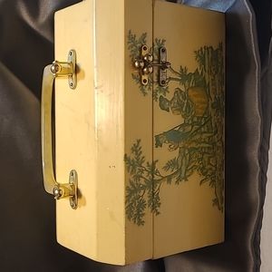 Vintage 60s box purse with lucite handle